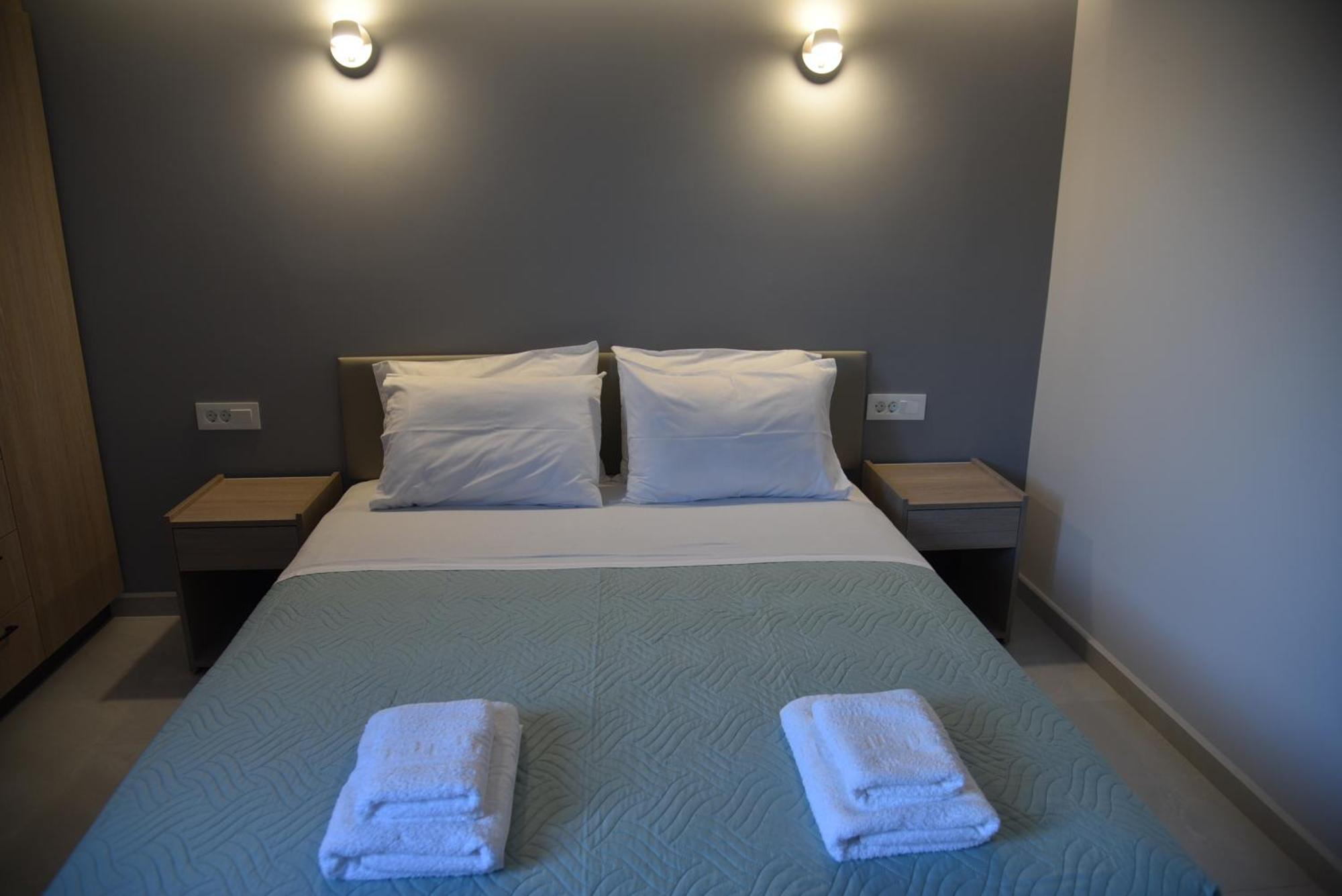 Pirgos Deluxe Apartment - Private Parking Kissamos Luaran gambar